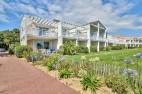 Dans un ecrin de verdure avec piscine partagee bel appartement aux Sables d Olonne